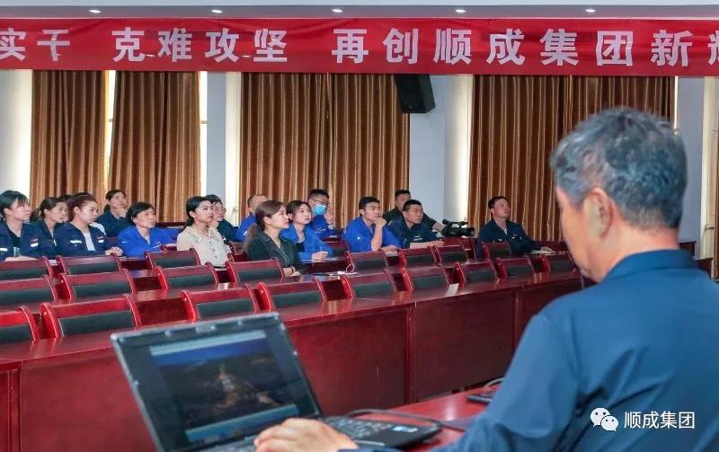 河南Stake官网集团进行通讯员摄影技术培训班
